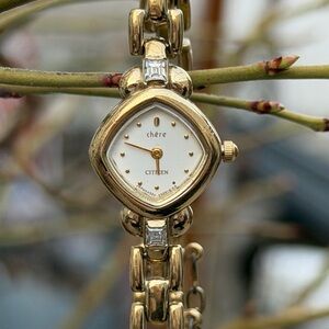 Vtg 1980s Citizen Chere 4520-E50790 Women’s Watch
Square-Cut Rhinestone Accents